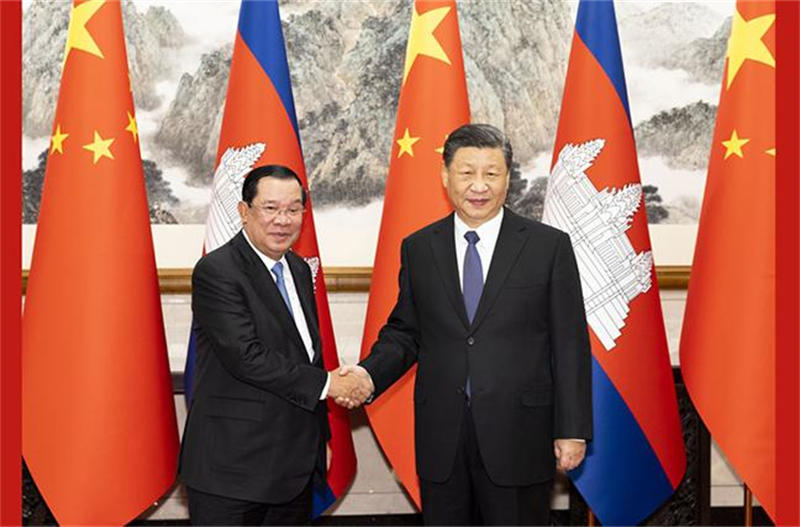 习近平会见柬埔寨首相洪森