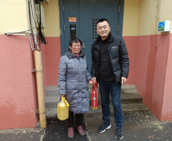 烟台牟平区海德小学党支部开展慰问老党员活