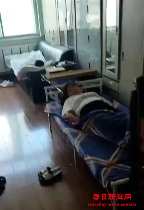 辽宁营口市又有一局被曝上班时间工作人员集