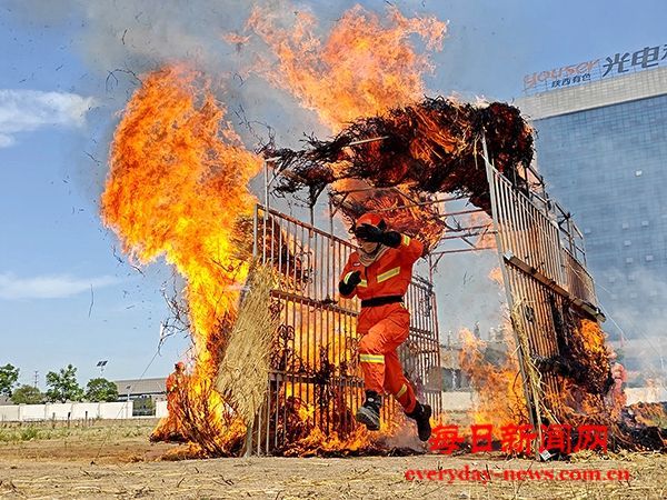 大练兵丨国家消防救援局陕西机动队伍 骄阳
