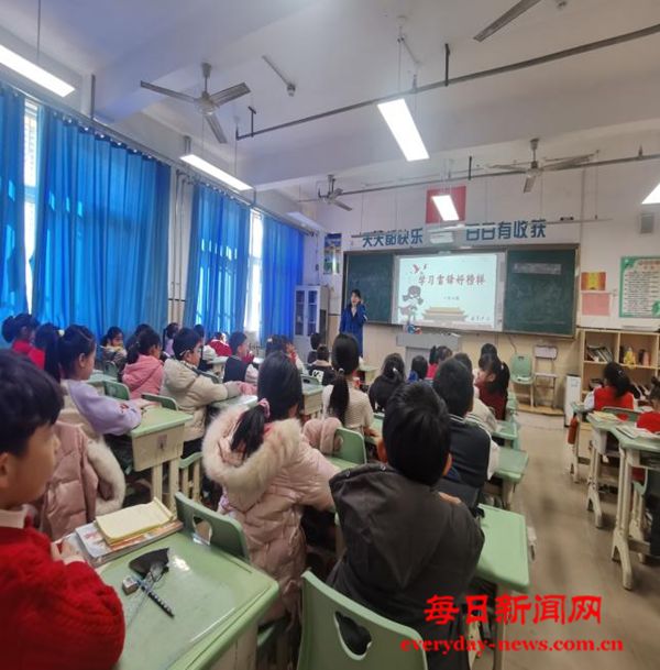 济技术【全环境立德树人】点燃雷锋精神 传