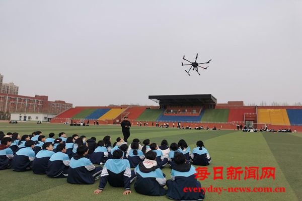 聊城高级财经职业学校：无人机社团成立 点