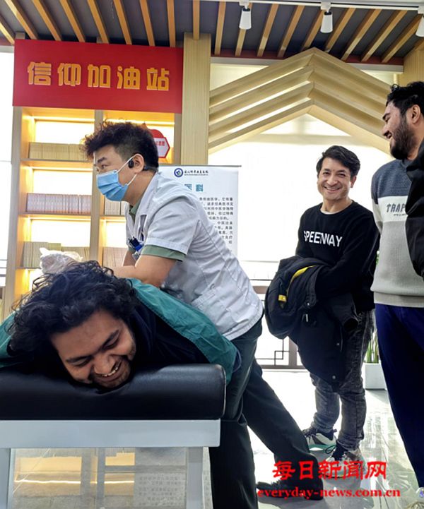 宿迁学院留学生探秘中医文化 沉浸式体验东