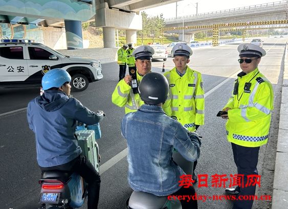 烟台交警支队第五大队圆满完成清明节交通保