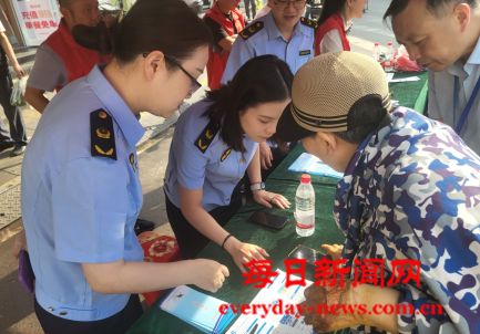  湖北省公安县南平市场监管所开展年报宣传