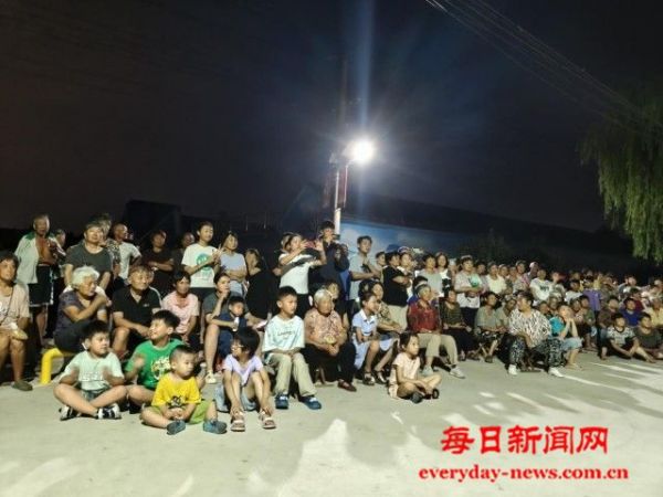 第一书记搭台高校学子唱戏：临沂职业学院文