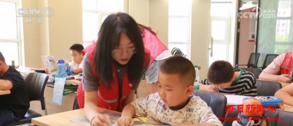 托管托育“组合拳”缓解带娃焦虑 孩子乐享