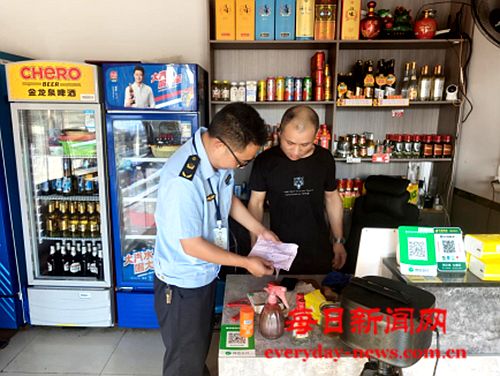 湖北省公安县藕池市场监管所持续推进夏季餐