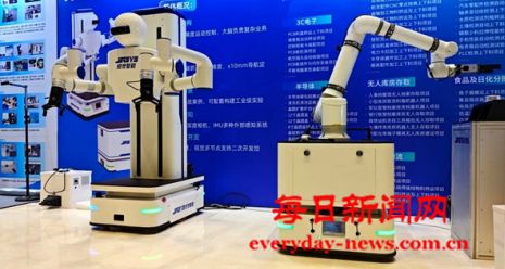 经世智能工业级具身智能机器人 亮相第六届