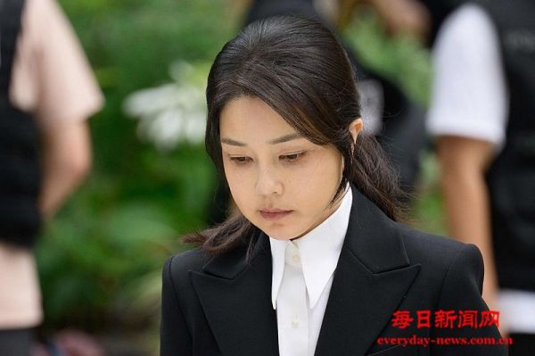韩国前总统夫人金建希所涉贪腐案24日开庭