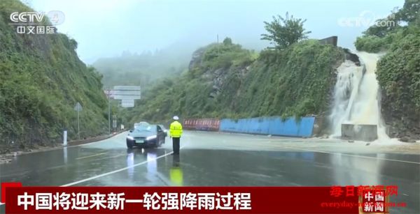 清理路面、转移避险、抢修路段……多地闻“