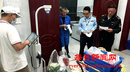 凌晨突击：直击校园食品安全第一线！—湖北