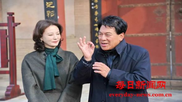 刘芳菲+朱时茂！带五百万网友“云探”万荣