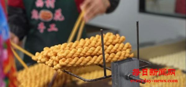 （乡村行·看振兴）山西万荣“西村麻花”：