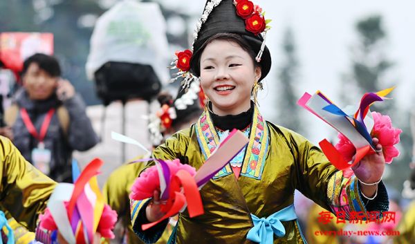 广西融水：笙歌热舞庆“苗年”