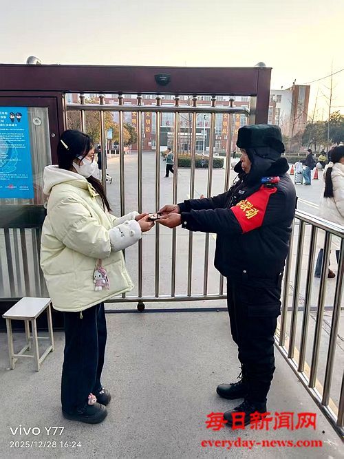  张玉保：拾金不昧受好评