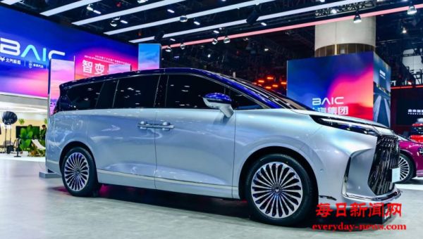 MPV别只看冰箱彩电沙发！极狐带着“百万